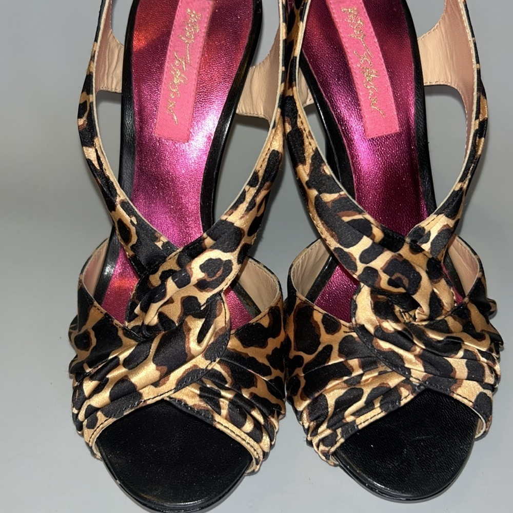Betsey Johnson satin leopard print sling back heeled sandals - Picture 3 of 8